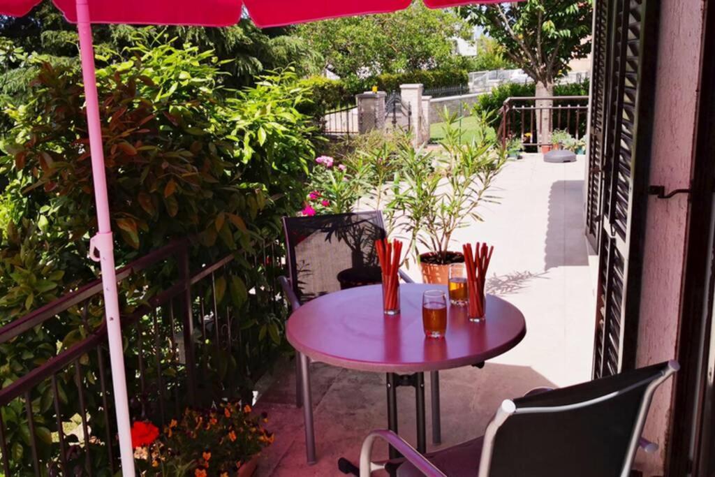 Apartment Vesna For 2, Free Parking And Wi-Fi พูลา ภายนอก รูปภาพ