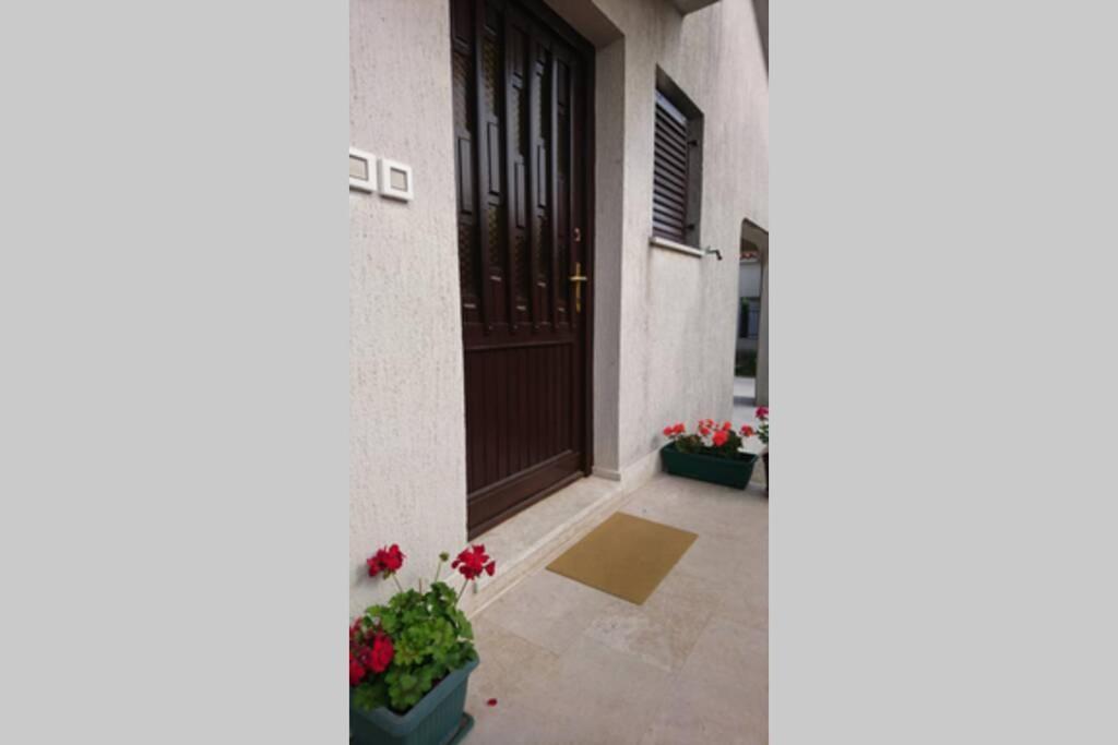 Apartment Vesna For 2, Free Parking And Wi-Fi พูลา ภายนอก รูปภาพ